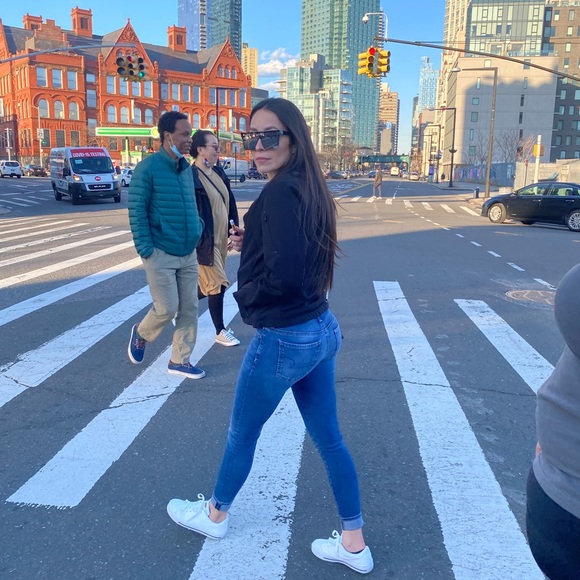 Meet your Posher, Vanessa - Picture 3 of 5